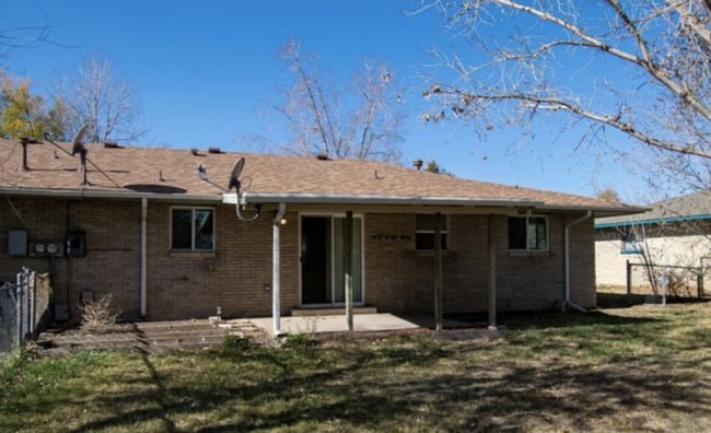 Building Photo - Cozy 2-Bed Home with Large Backyard & Garage