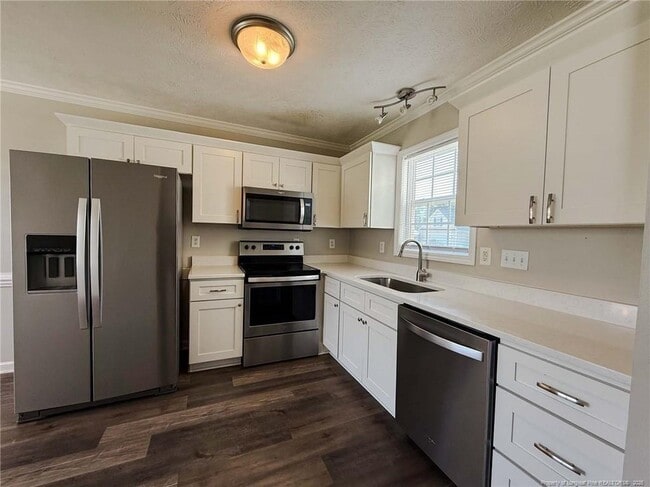 Building Photo - 225 Shakerstone Dr