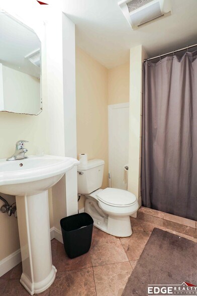 Building Photo - 1870 Commonwealth Ave