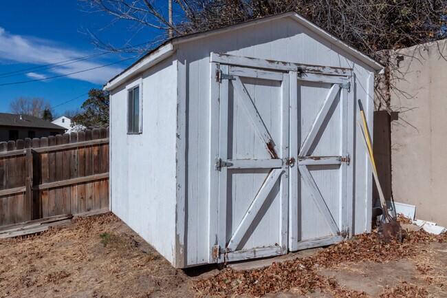 Building Photo - 804 Cahill Dr