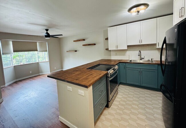 Primary Photo - 1 Bedroom 1 Bath near Kaneohe Bay Drive
