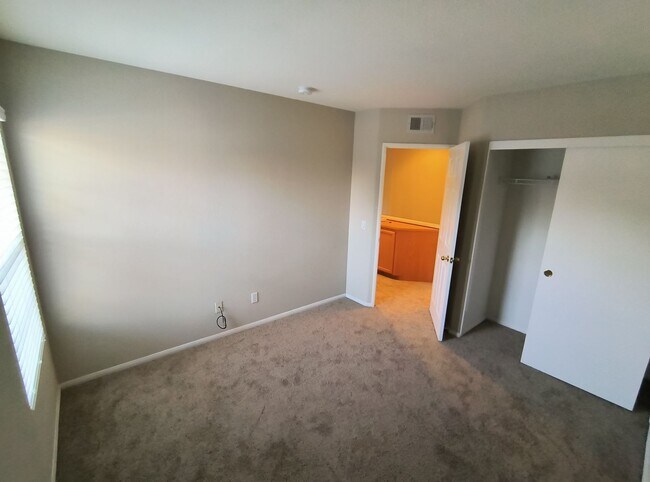 Building Photo - Cypress Townhomes - End Unit - 2 Garage - Scripps Ranch