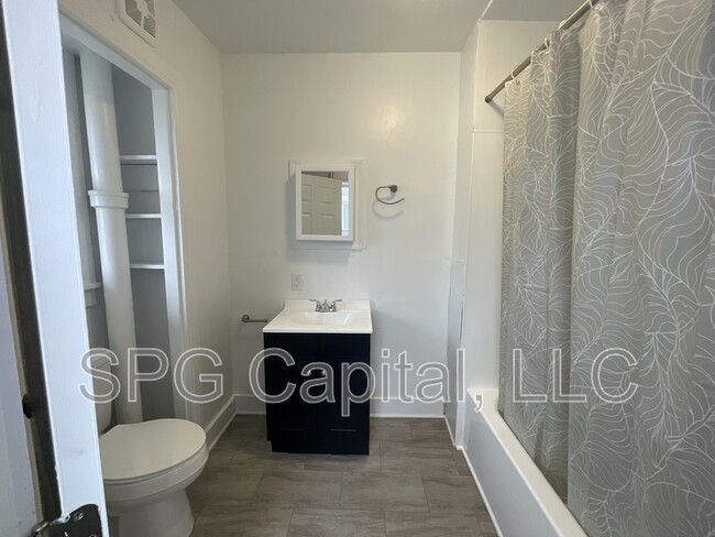 Building Photo - 650 W College Ave