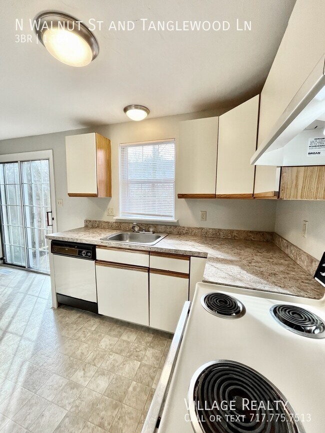 Building Photo - 492 N Walnut St