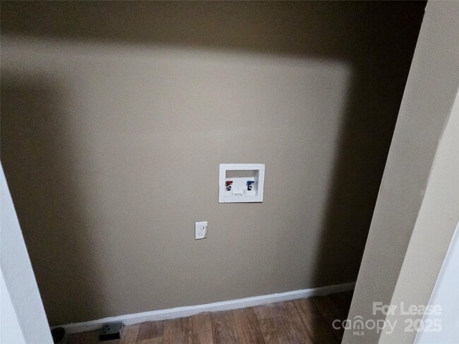 Building Photo - 69 Grattan Dr NE