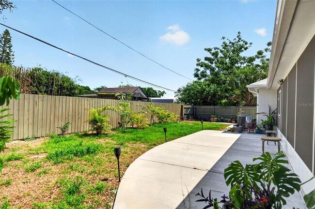 Building Photo - 4420 Porpoise Dr SE