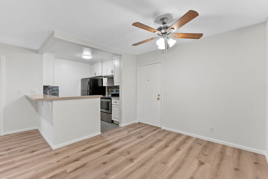 Building Photo - 8650 Gulana Ave