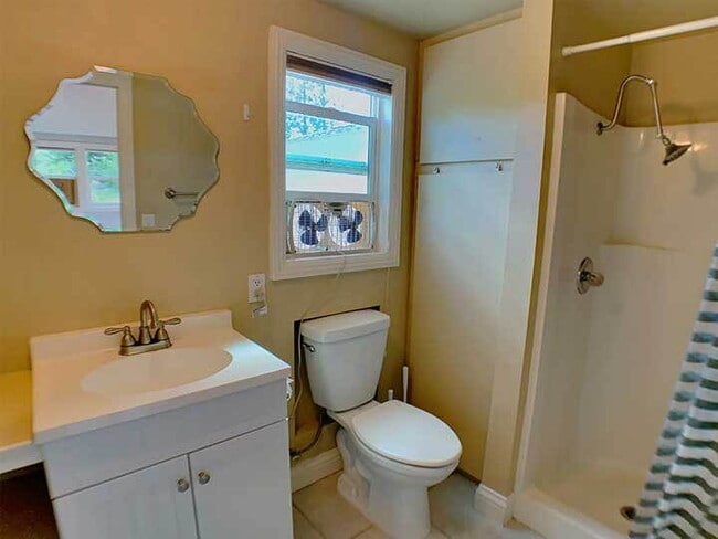 Building Photo - Immaculate studio cottage in the heart of ...