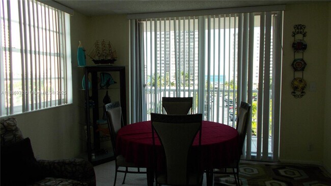 Building Photo - 3161 S Ocean Dr