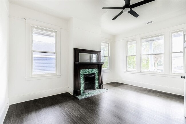 Building Photo - 316 W 40th St