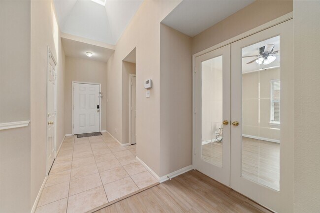 Building Photo - 8123 Solara Bend Ct