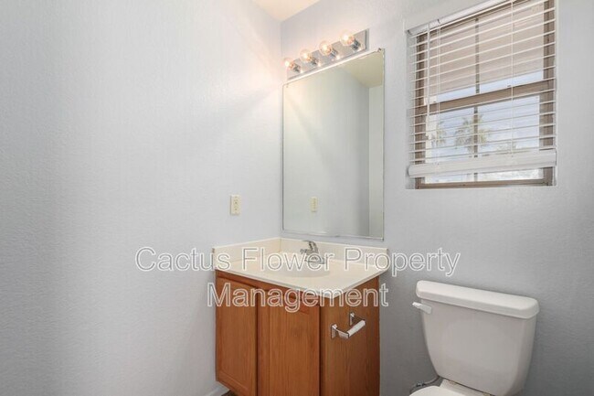 Building Photo - 2464 S Nielson St