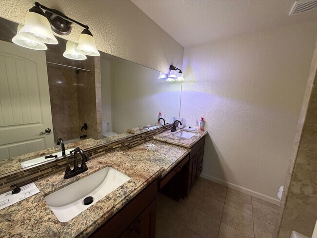 Building Photo - Beautiful Updated Home