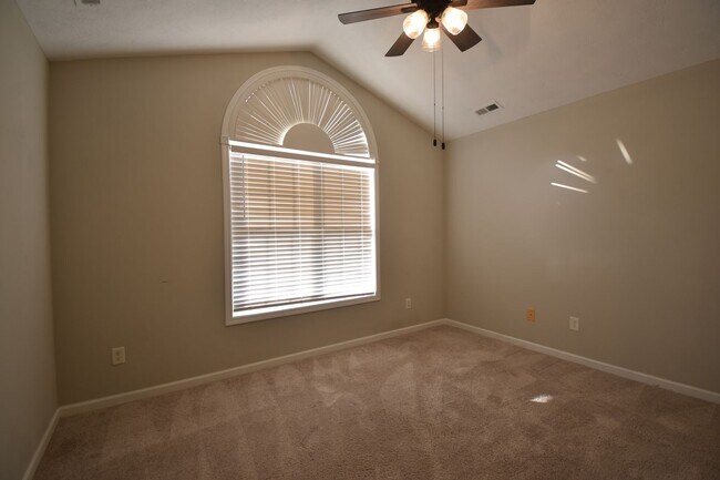 Building Photo - 4 Bedroom 2 Bathroom Coming Soon In Stonewall