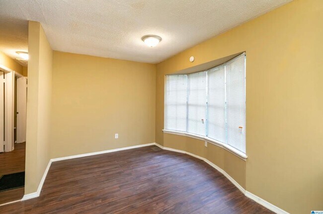 Building Photo - 4/2 Adamsville Home