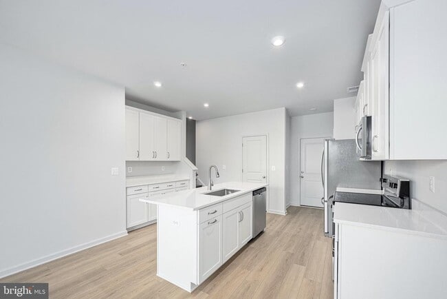 Building Photo - 2630 Neabsco Common Pl