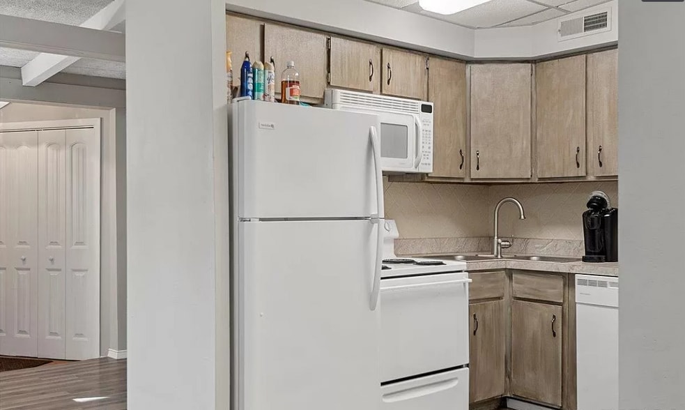 Building Photo - 6600 6th Street Frontage Rd E