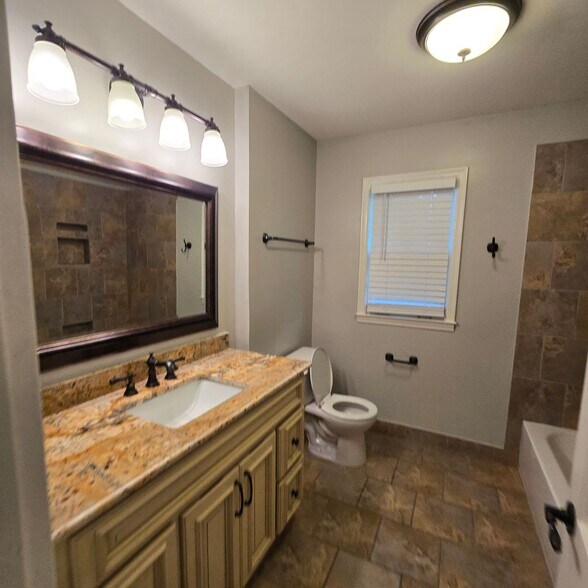 Building Photo - 1264 Yorkshire Dr