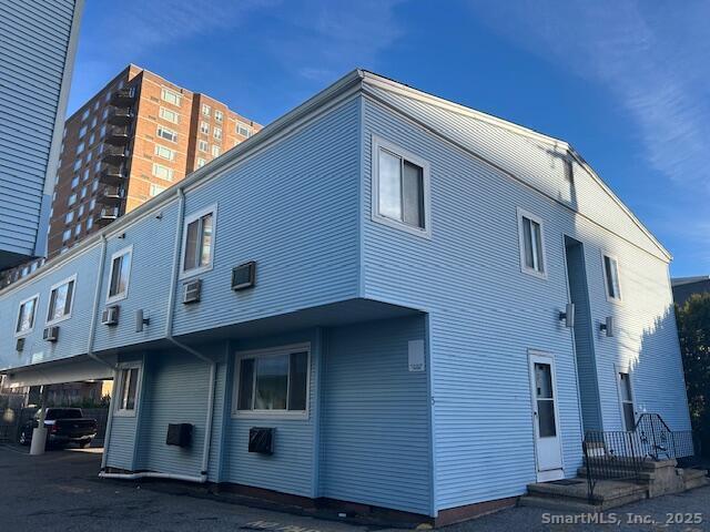 Building Photo - 5 W Washington Ave