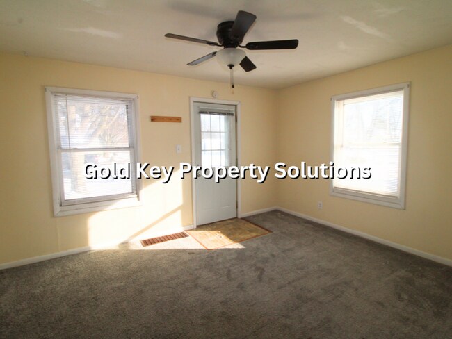 Building Photo - MUNCIE 3 BR 1 BA House with Carport and Large Yard (SECTION 8 APPROVED)