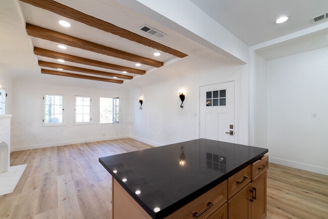 Building Photo - 6128 Orange St