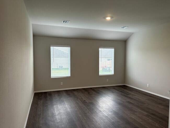 Building Photo - Brand-new 3 bedroom, 2 bath home located in historic Claremore