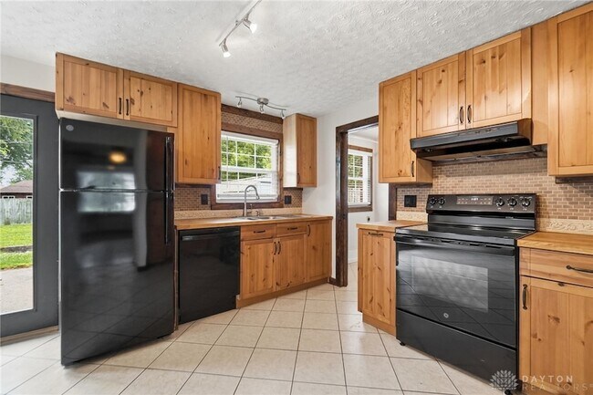 Building Photo - 27 Laurelgrove Dr