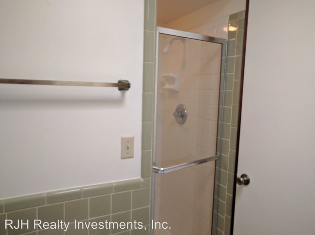 Building Photo - 6523 Avondale Dr