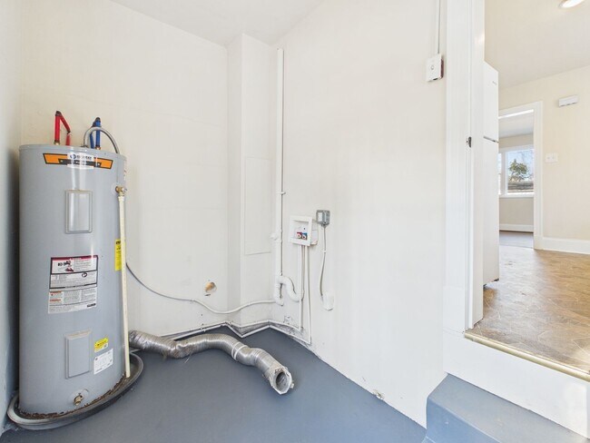 Building Photo - 1815 Powell Rd