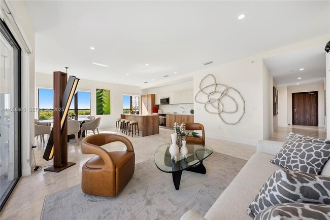 Building Photo - 701 Valencia Ave