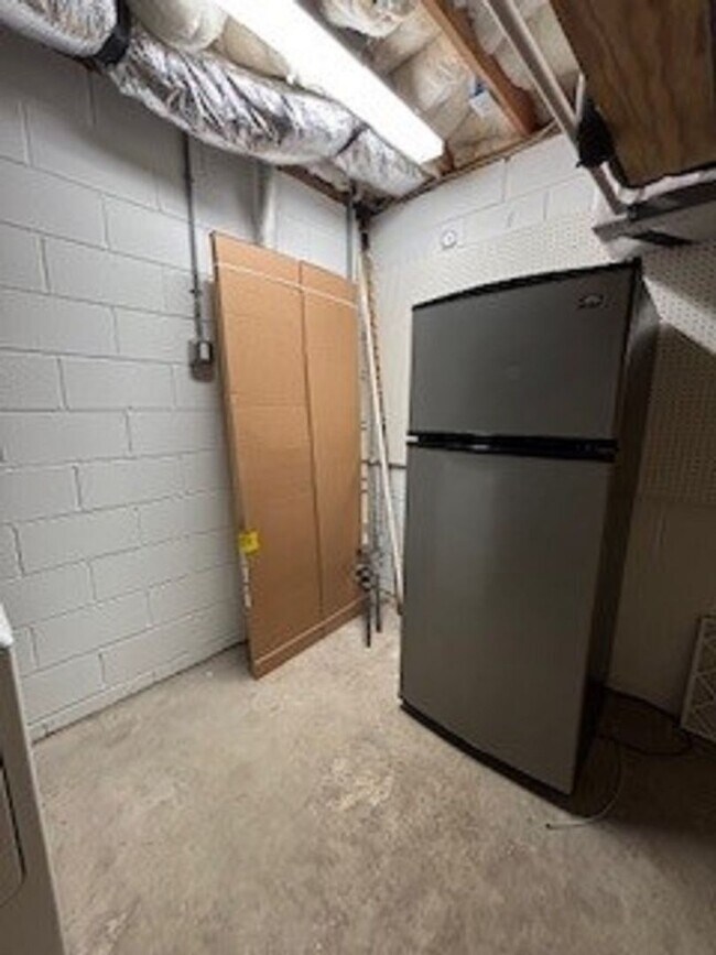 Building Photo - Broad Creek Landing