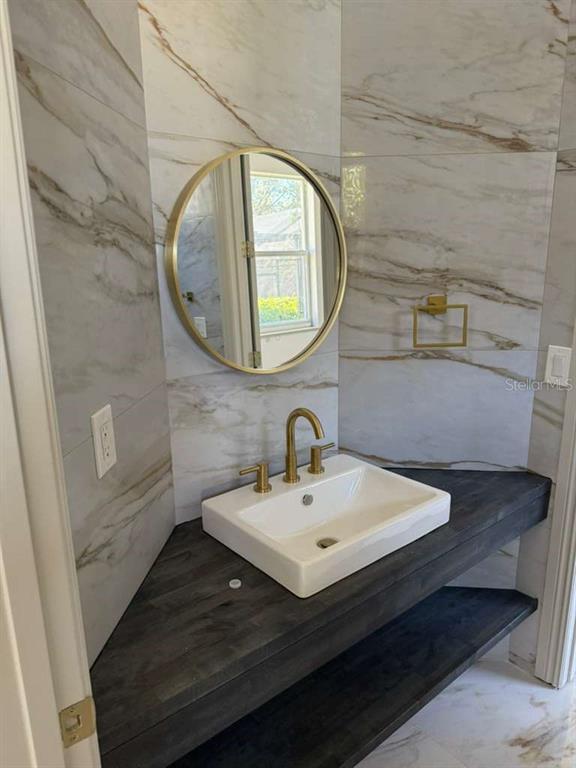 Building Photo - 1916 Merlot Dr