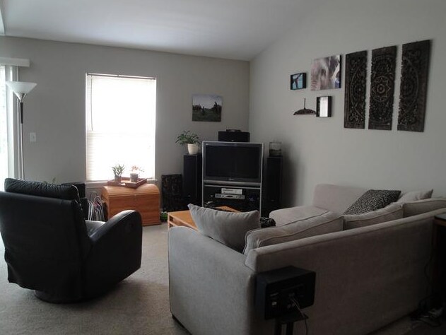 Family room - 1266 Bradwell Ln