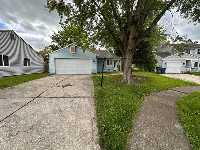 Building Photo - Beautiful 3 bed (Possibly 4 bed) with 2.5 baths Home located in Warren Township