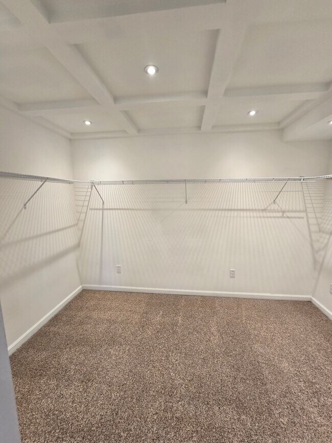 Building Photo - Southport Three Bedroom Home Near US 31 & Stop 12 Rd