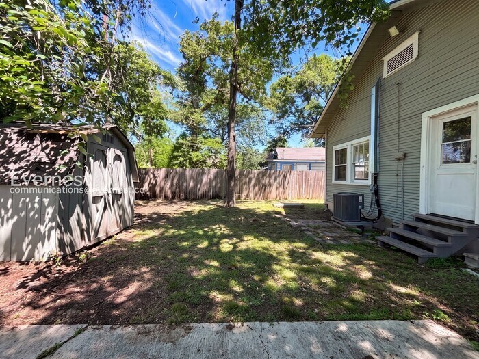 Building Photo - 1007 Archer St