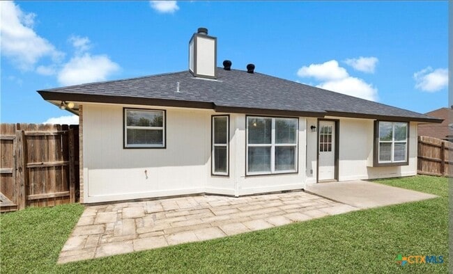 Building Photo - 2908 Southhill Dr