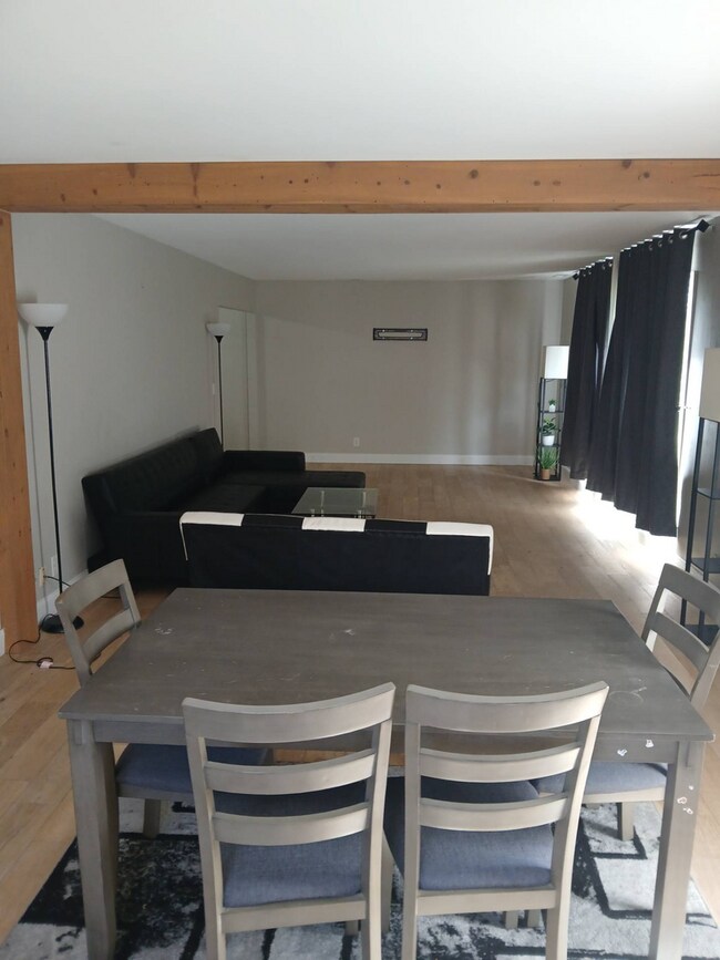 Building Photo - Spacious Furnished Condo Located in Sylvan...