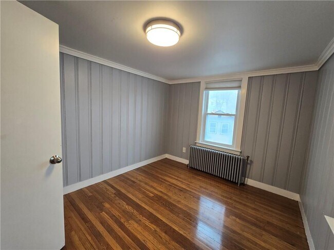 Building Photo - 968 Elm St