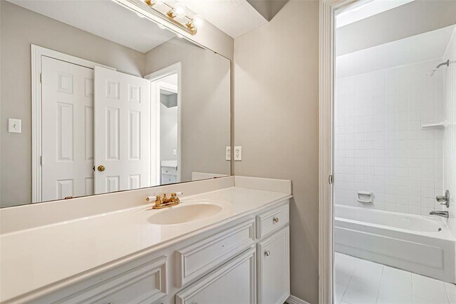 Building Photo - 8311 Mentmore Dr