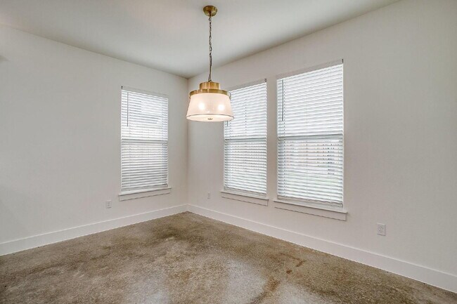 Building Photo - Brand New, Custom 3 bedroom Home in Granbury Now Available!