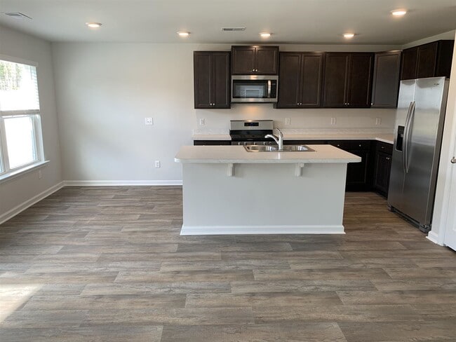 Building Photo - 235 Spencer Cir