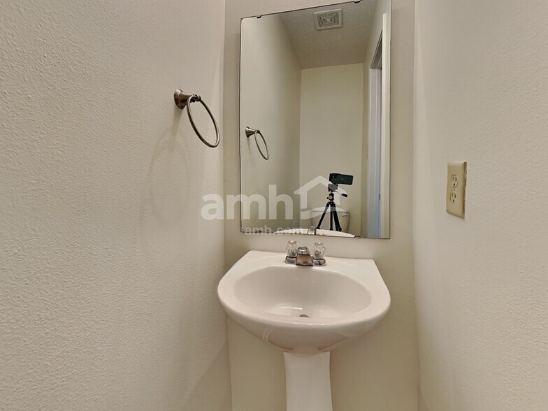 Building Photo - 6432 Dillard Ridge Dr