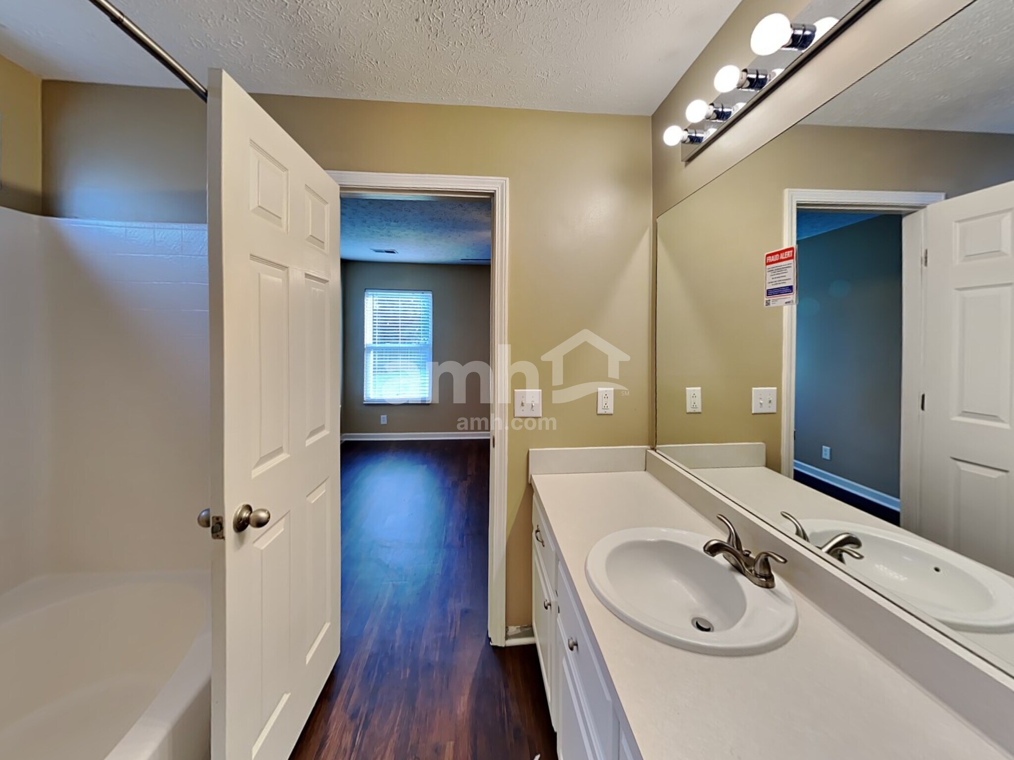 Building Photo - 1700 Stone Hollow Ct