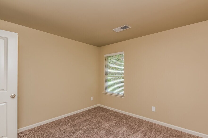 Building Photo - 258 Stillwood Dr
