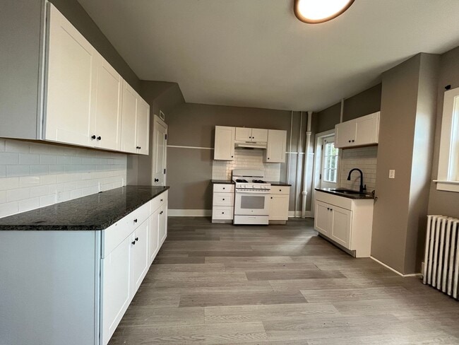 Building Photo - Beautifully remodeled single-family residence offers approximately 1,330 square feet of living sp...