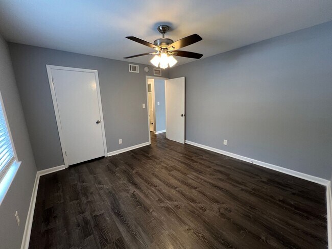 Building Photo - 3057 Pharr Ct N Northwest