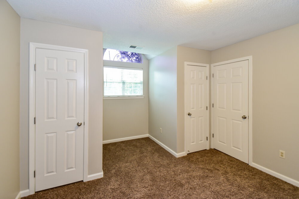 Building Photo - 5885 Southridge Dr