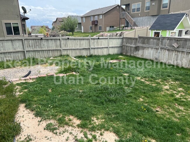 Building Photo - Pet Friendly Home with Fully fenced back yard