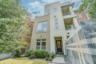 Building Photo - 5425 Hidalgo St